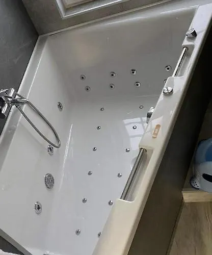 Sopot, Big Apartment For 6!!! Air Condition, Jacuzzi